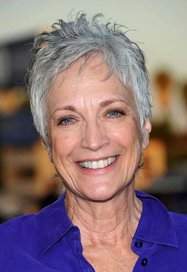 Moderner Pixie Cut fr ltere Frauen 6