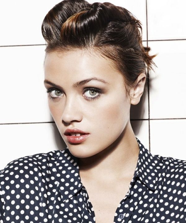 Rockabilly Frisur fr schulterlange Haare 4