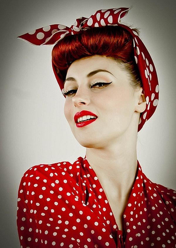 Rockabilly Haare Pin Up Frisur mit Haarband 1