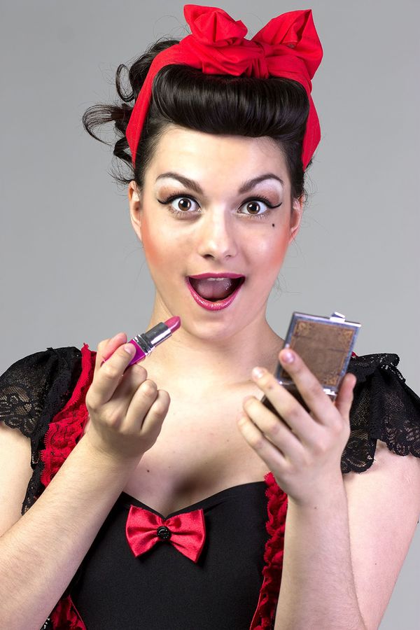 Rockabilly Haare Pin Up Frisur mit Haarband 1