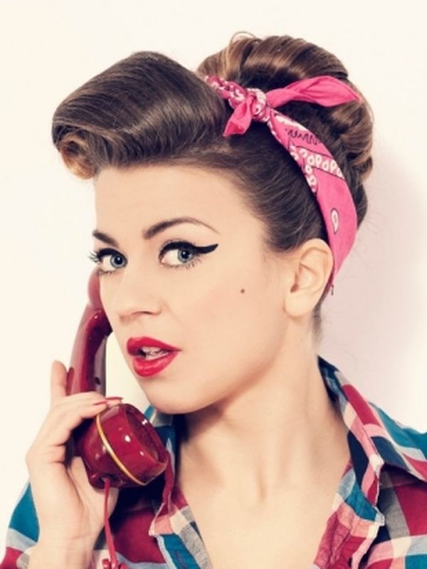 Rockabilly Haare Pin Up Frisur mit Haarband 7