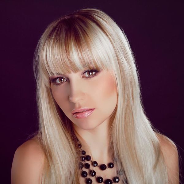 Frisuren mit einem geraden Pony 2