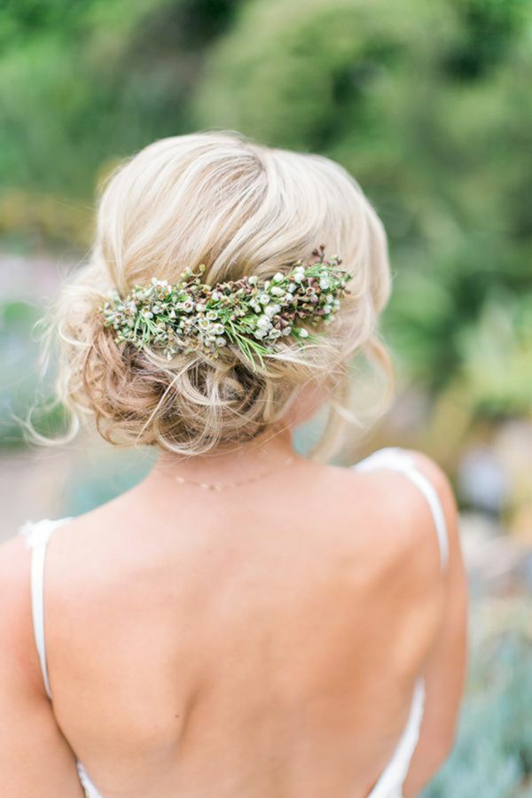 Lockere Hochsteckfrisuren mit Blumen 2
