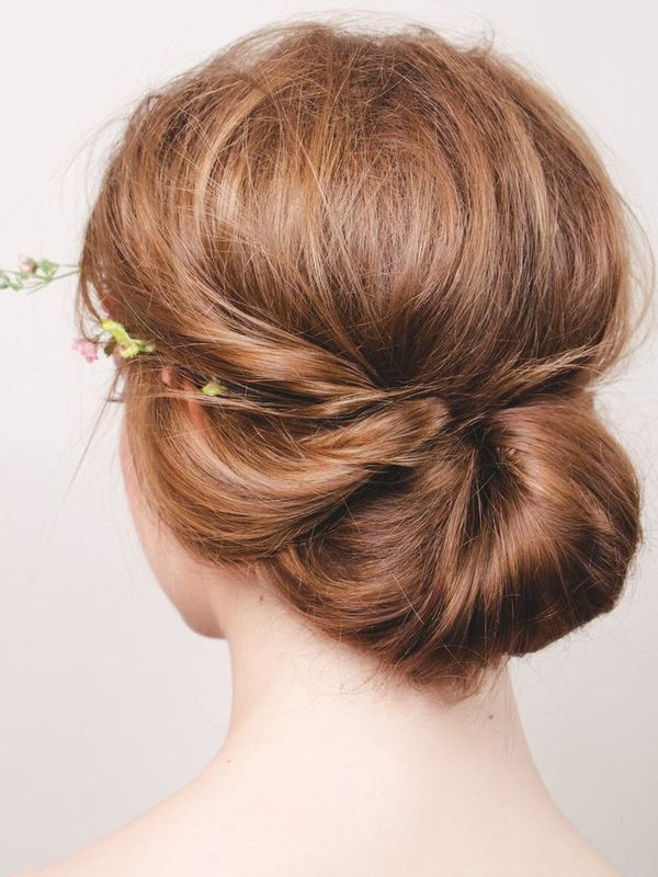 Lockere Hochsteckfrisuren mit Blumen 4