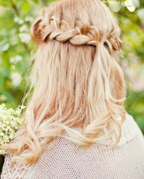 Lockere Hochsteckfrisuren mit geflochtenen Elementen 5
