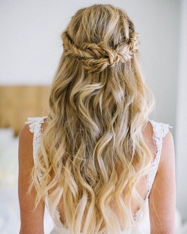 Halboffene festliche Frisuren mit Locken 2