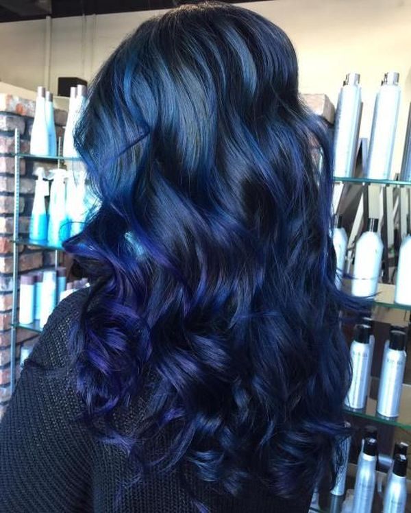 Moderne Trends der dunkelblauen Haare 4