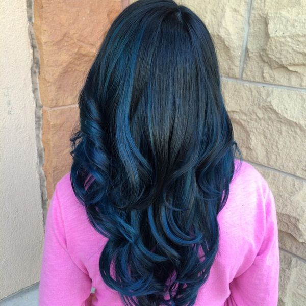 Moderne Trends der dunkelblauen Haare 6