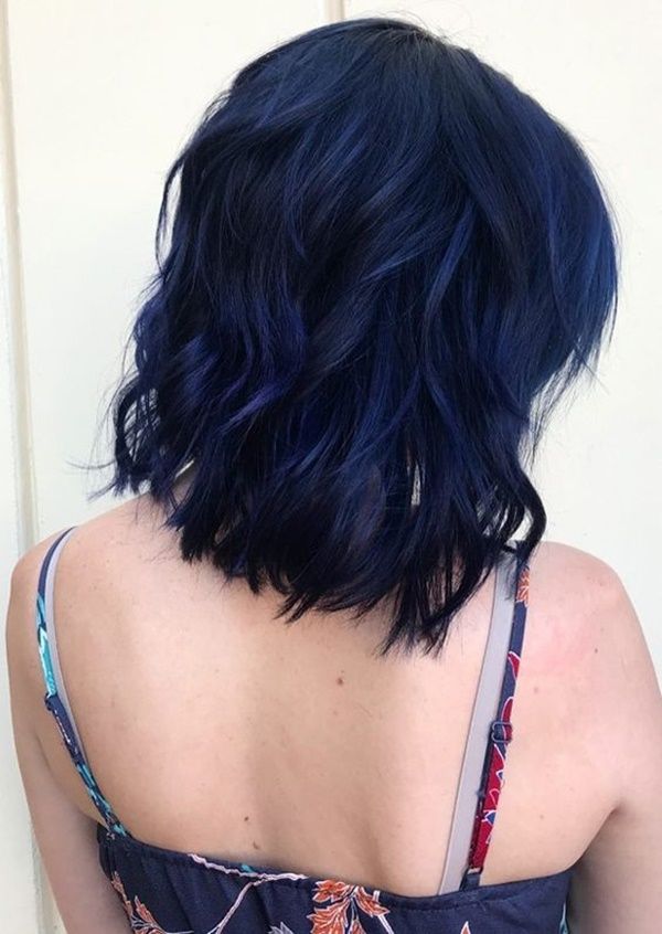 Moderne Trends der dunkelblauen Haare 8