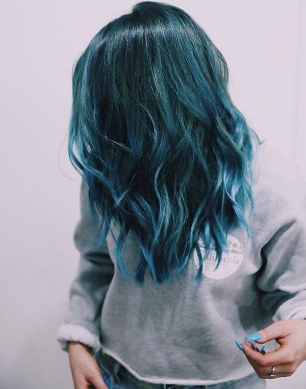 Moderne Trends der dunkelblauen Haare 9