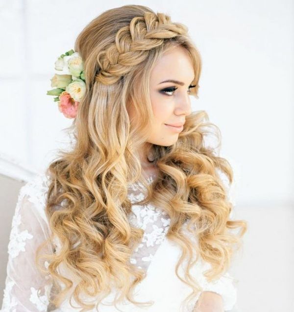 Schne Flechtfrisuren mit Blumen 3