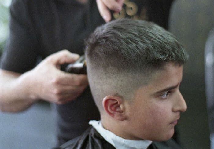 Haarschnitt mit Übergang für Jungs