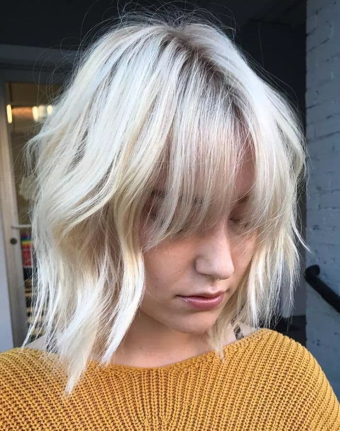 Dies ist eine schöne Frisur für Blondinen