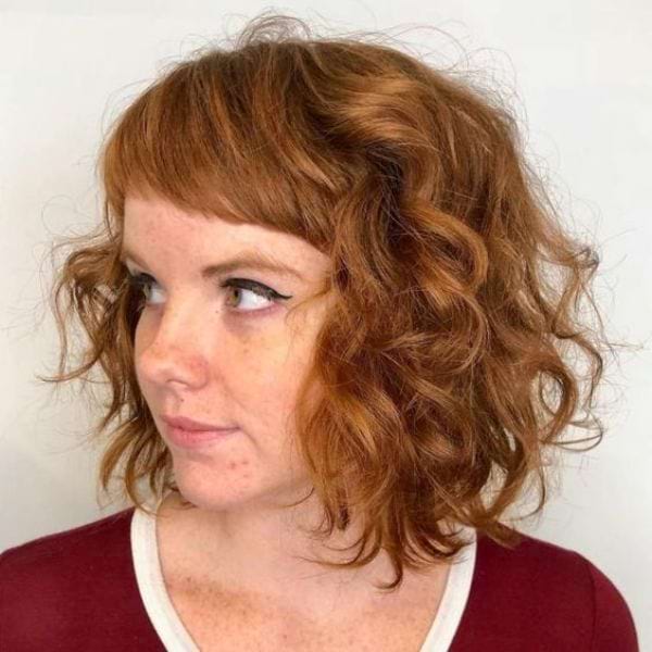Baby Bangs koennen einen welligen Bob-Haarschnitt perfekt ergaenzen