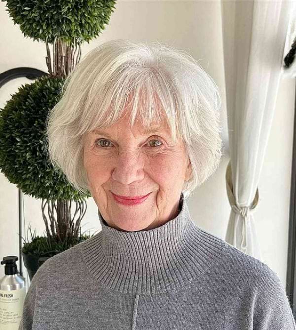 Bob-Frisuren fuer Frauen ab 60: Klassischer Bob mit Pony