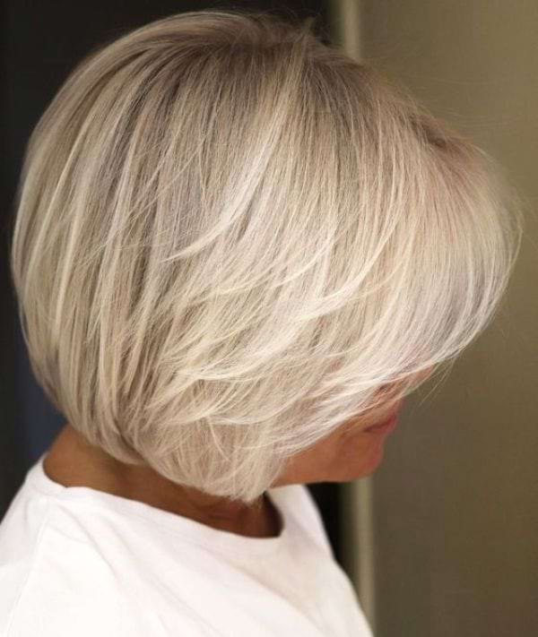 Frisuren fuer duennes Haar ab 60: Feathered Bob