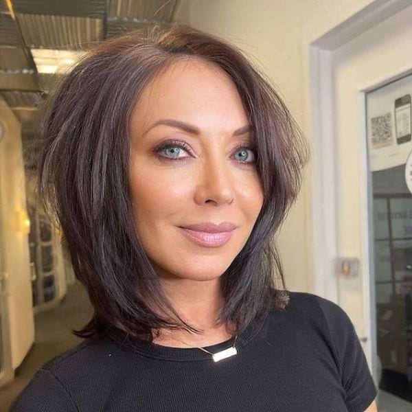 Gestufter Long Bob mit schraegem Pony