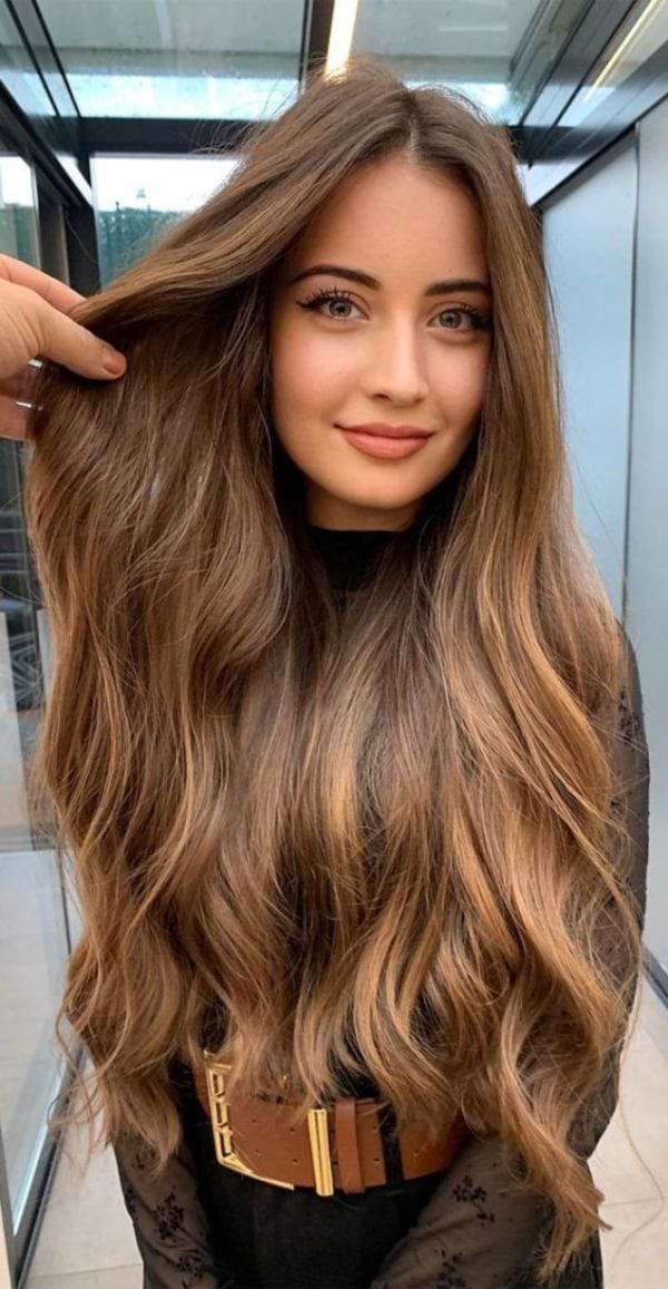 Hellbraune Haare ganz romantisch