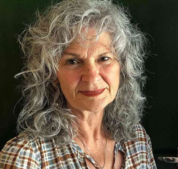 Langes, lockiges Haar