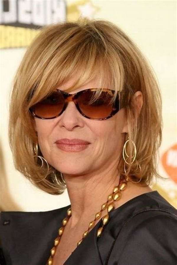 Long Bob mit Pony und Brille