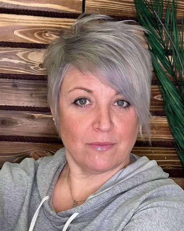 Pixie mit Seitenscheitel fuer feines Haar