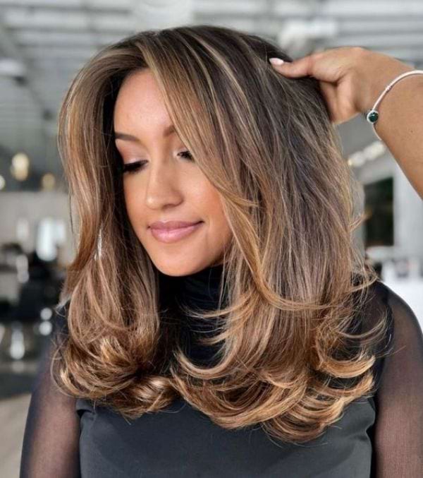 Stufenschnitt fuer mittellanges Haar: Waterfall Layers bringen Schwung ins Haar