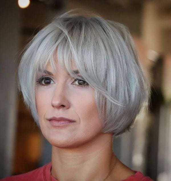 Stufiger Bob mit Pony