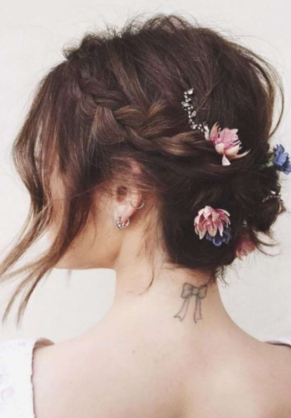 Braids mit Blumenschmuck