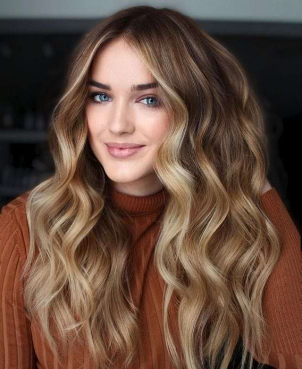Dunkelblond mit cremigen Highlights