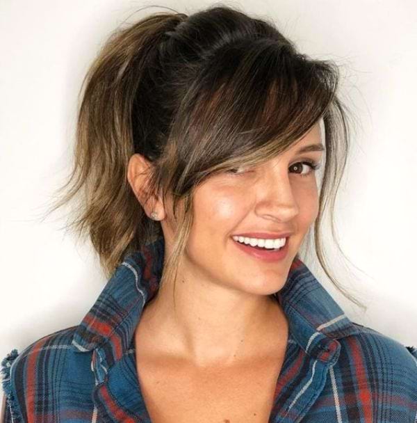 Frisuren-Trend seitlicher Pony: Feathery