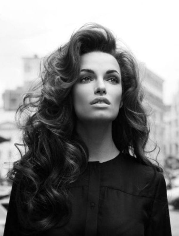 Gewelltes Haar und Locken