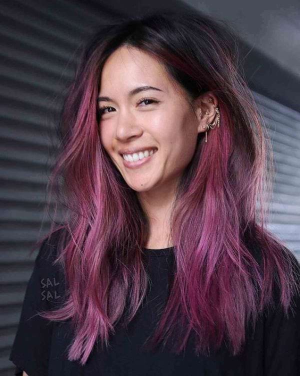 Muss zuerst die Haarfarbe entfernt werden, bevor permanente, violette Haarfarbe verwendet wird?