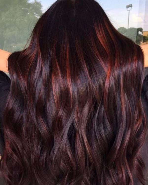 Rotbraune Haare mit Glanzreflexen