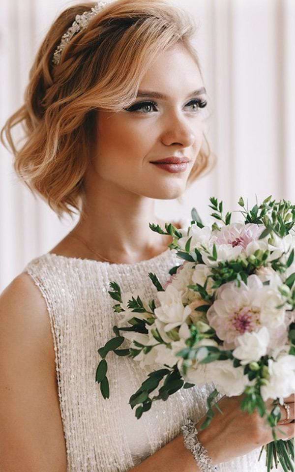 Tiara mit Haaren im 60s-Look