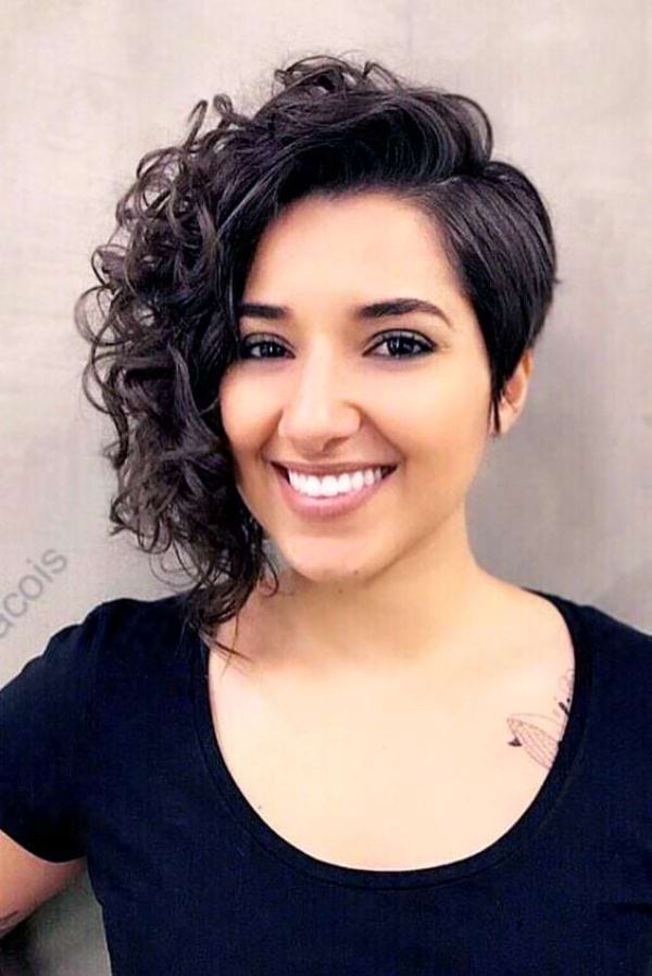 Asymmetrischer Bob mit Locken