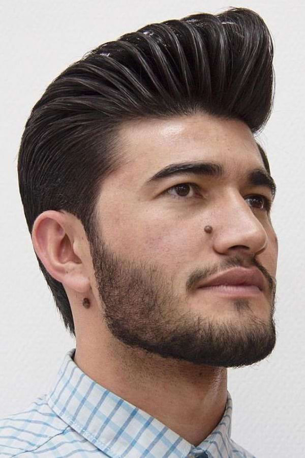 Big volume Pompadour Frisur