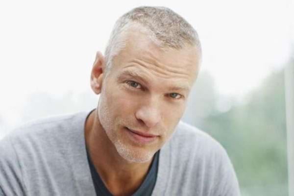 Buzz Cut Frisuren fuer aeltere Maenner