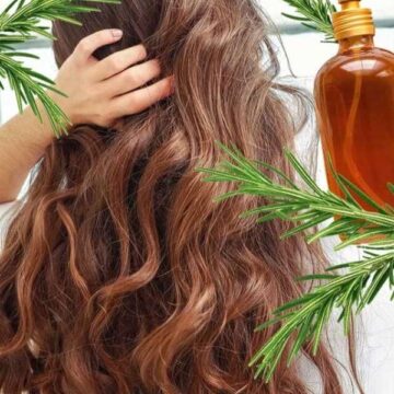 Die Wirkung von Rosmarinwasser für die Haare