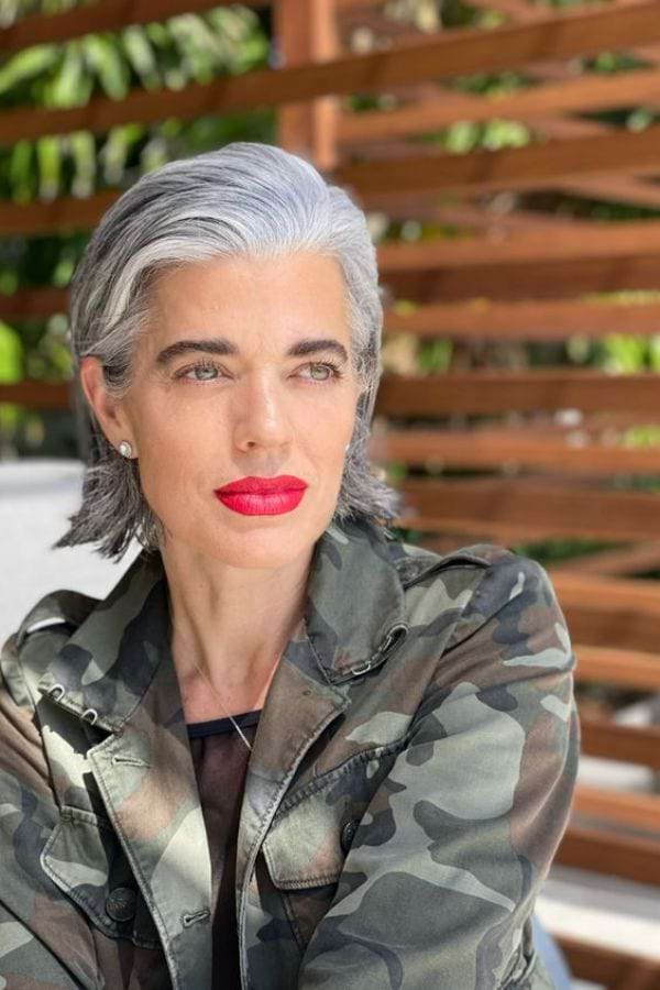 Graue Haare natuerlich faerben – diese Naturprodukte machen‘s moeglich