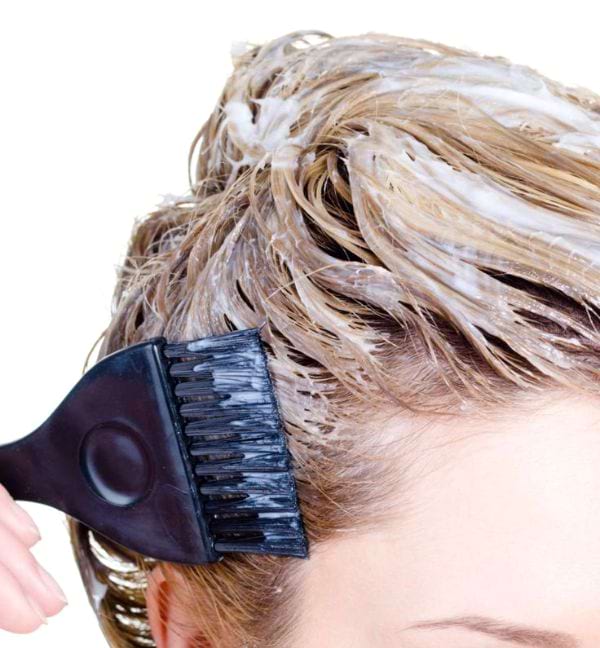 In 4 Schritten koennen Sie Ihre Haare selber blondieren