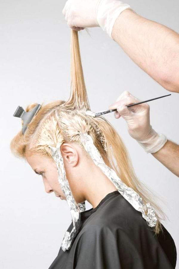 Wie man Haare blondieren kann