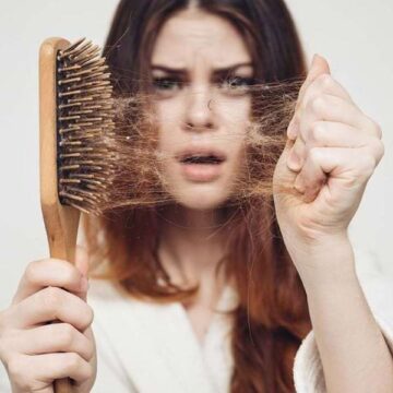 Wie viele Haare verliert man am Tag und wann wird es kritisch?